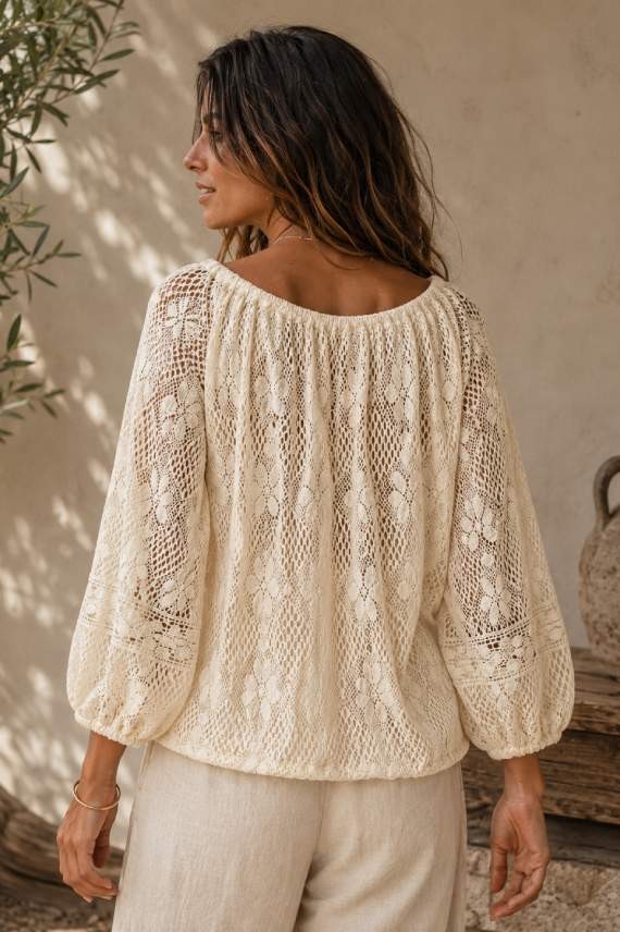 Blusa Boho de Algodón con Encaje Floral y Detalles de Conchas Blanca