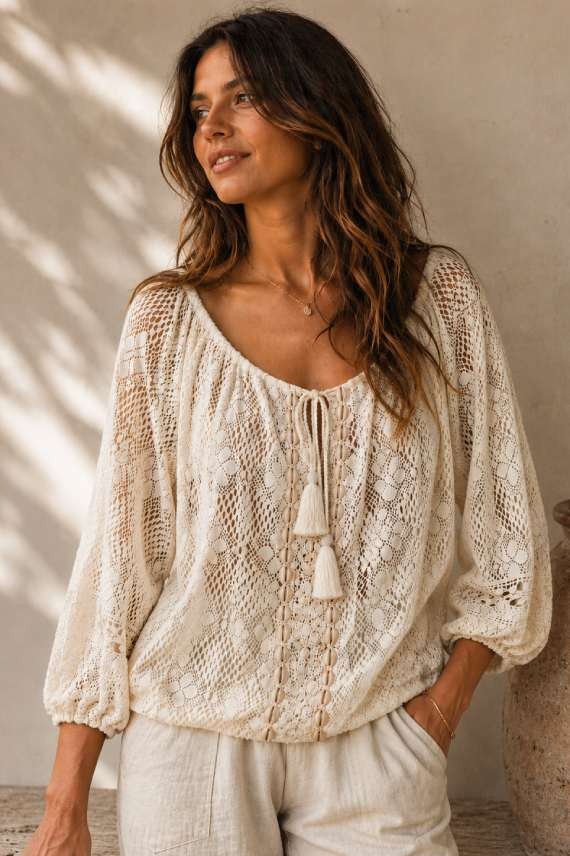Blusa Boho de Algodón con Encaje Floral y Detalles de Conchas Blanca