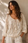 Blusa Boho de Algodón con Encaje Floral y Detalles de Conchas Negra
