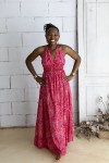 Vestido largo de Art Silk con estampado sari rosa e hilo dorado, escote halter y espalda descubierta