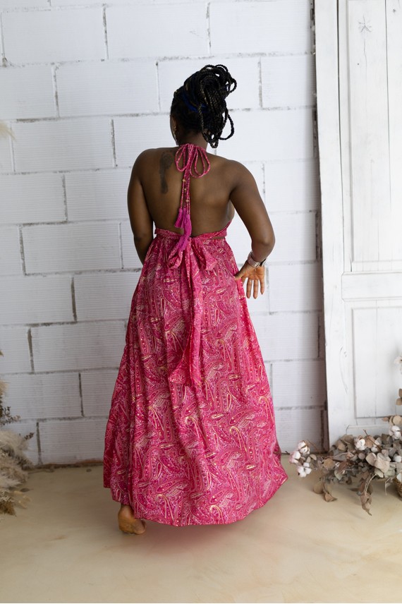 Vestido largo de Art Silk con estampado sari rosa e hilo dorado, escote halter y espalda descubierta