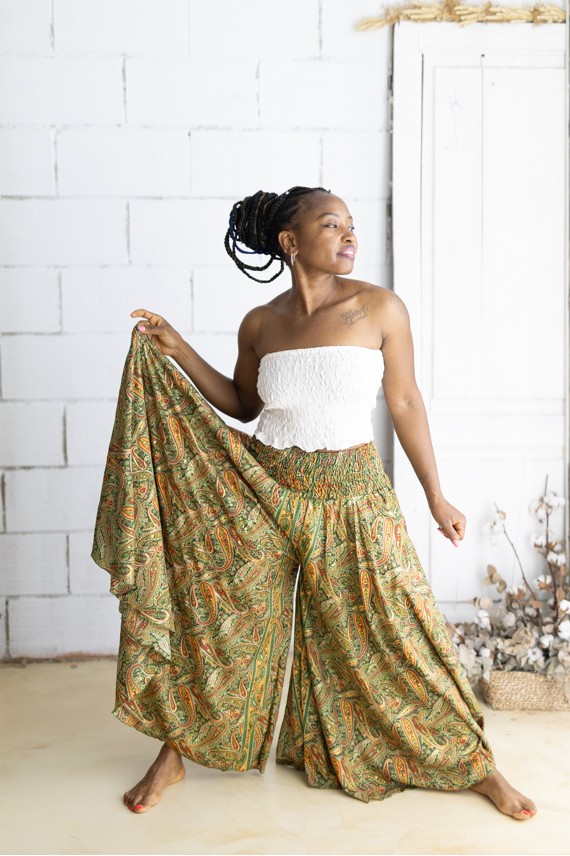 Falda pantalón larga de Art Silk con estampado sari en tonos verdes, naranjas y rojizos