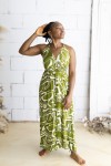 Vestido largo de viscosa 100% con estampado grafiti verde oliva, espalda descubierta y cordón multiposición