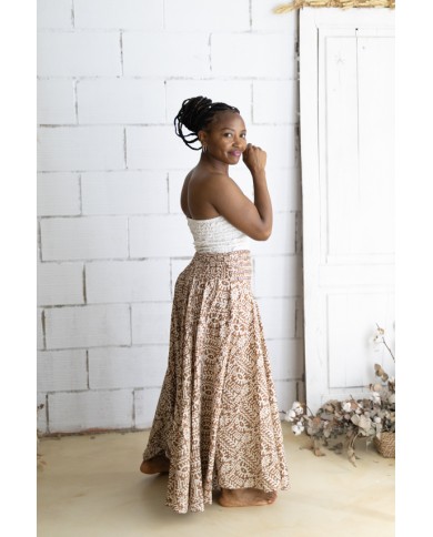 Pantalón palazzo de seda y viscosa con estampado étnico tribal en tonos marrón arena y blanco roto, cintura decorada con espejos