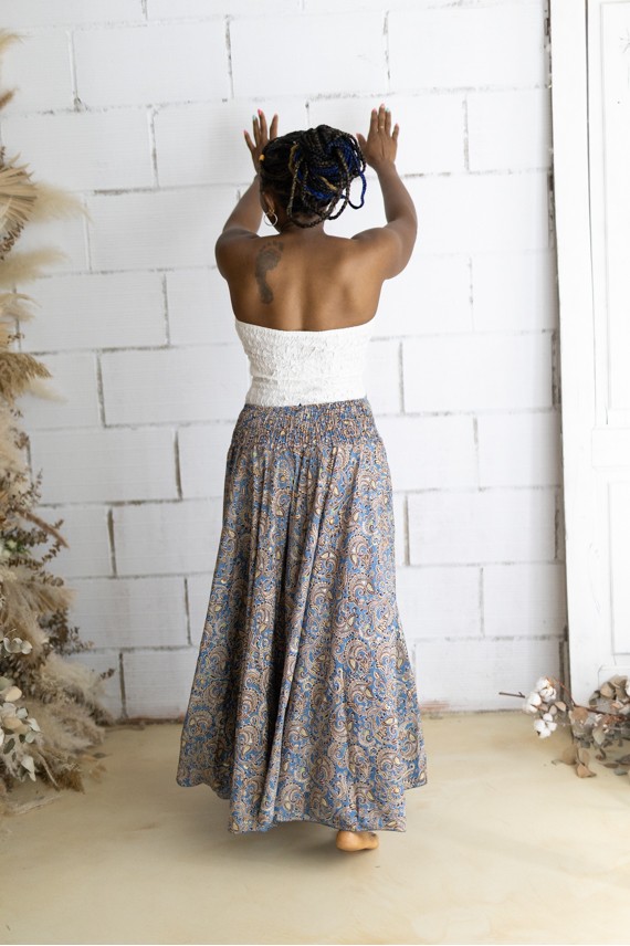 Pantalón palazzo de seda y viscosa con estampado cachemir en tonos azul petróleo, beige y camel, cintura  con espejos boho chic.