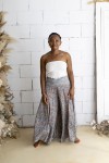 Pantalón palazzo de seda y viscosa con estampado cachemir en tonos azul petróleo, beige y camel, cintura  con espejos boho chic.