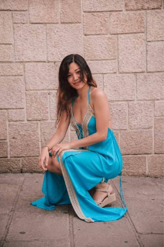 Vestido largo de bambula azul turquesa con crochet artesanal y estilo boho Samarkanda.