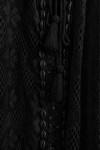 Blusa negra de algodón calado con conchas cauri y detalles bohemios Samarkanda.