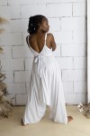 Peto largo de viscosa liso blanco con tirantes ajustables y pantalón estilo fular, moda boho chic Samarkanda.
