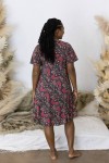 Vestido de poliéster estampado sari con bolsillos laterales, escote en pico, manga corta y corte evasé de estilo boho chic