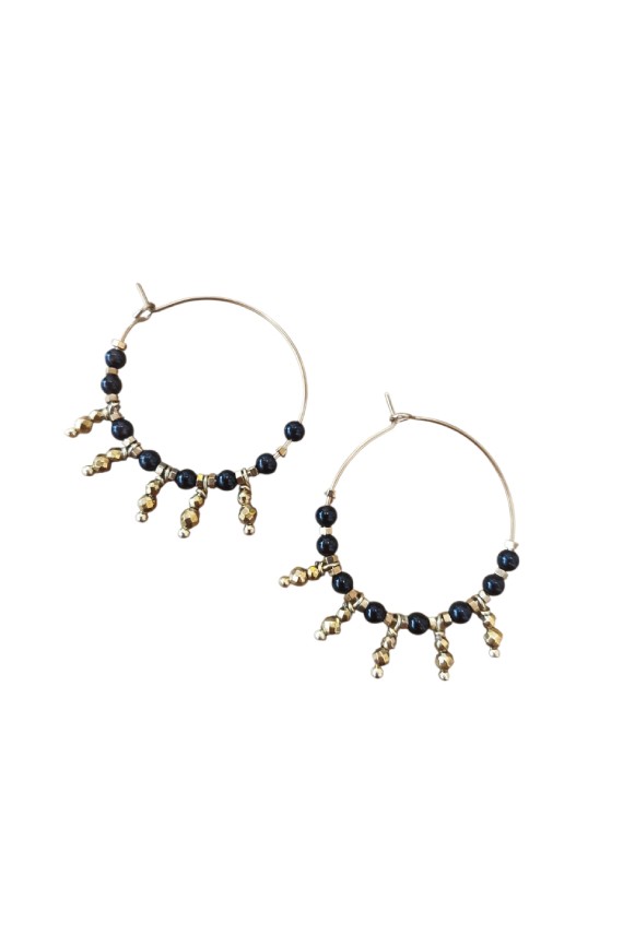 Pendientes de aro de acero con piedra natural y detalles metálicos dorados, estilo boho Samarkanda.