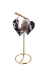 Pendientes de corazón de acero inoxidable con tejido animal print de leopardo, disponibles en acabado dorado y plateado.