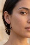 Pendientes de aro de acero con piedra natural y detalles metálicos dorados, estilo boho Samarkanda.