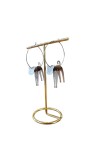 Pendientes de aro de acero con colgante de gato en latón, joya artesanal de estilo boho disponible en acabado dorado y plateado.