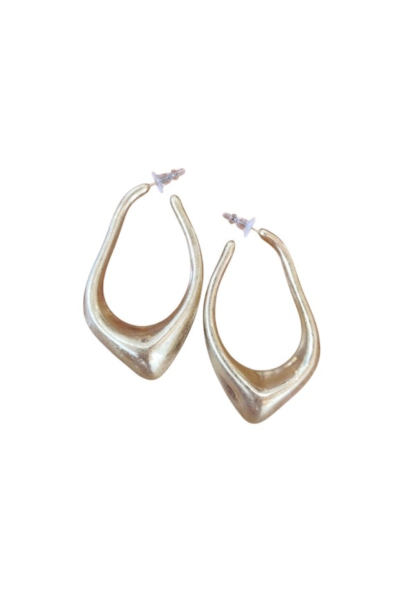 Pendientes de latón lacado Aro Orgánico con acabado satinado y diseño escultural, complemento boho chic elegante para mujer.