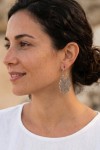 Pendientes mandala de filigrana en acabado plateado y dorado, complemento boho artesanal de Samarkanda.