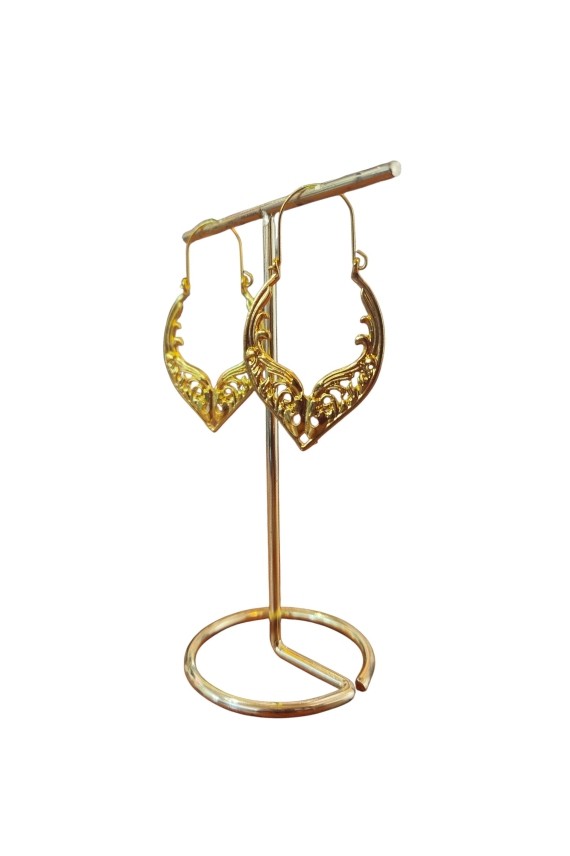 Pendientes boho calados con acabado dorado y plateado, diseño artesanal, ideales para un estilo bohemio y étnico.