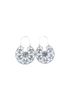 Pendientes mandala con diseño floral calado en acabado dorado y plateado, joyería artesanal de estilo boho.