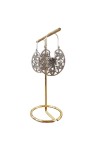 Pendientes mandala con diseño floral calado en acabado dorado y plateado, joyería artesanal de estilo boho.