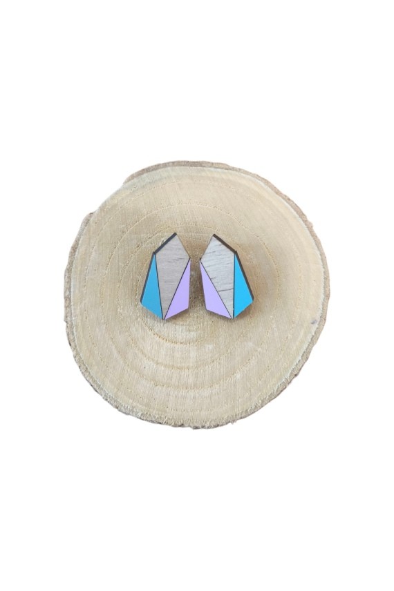 Pendientes de madera geométricos multicolor, ligeros, artesanales y de estilo boho contemporáneo.