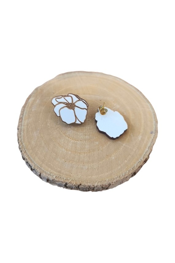 Pendientes de madera con diseño de flor de 2,5 cm en color blanco, ligeros, artesanales y de estilo boho.