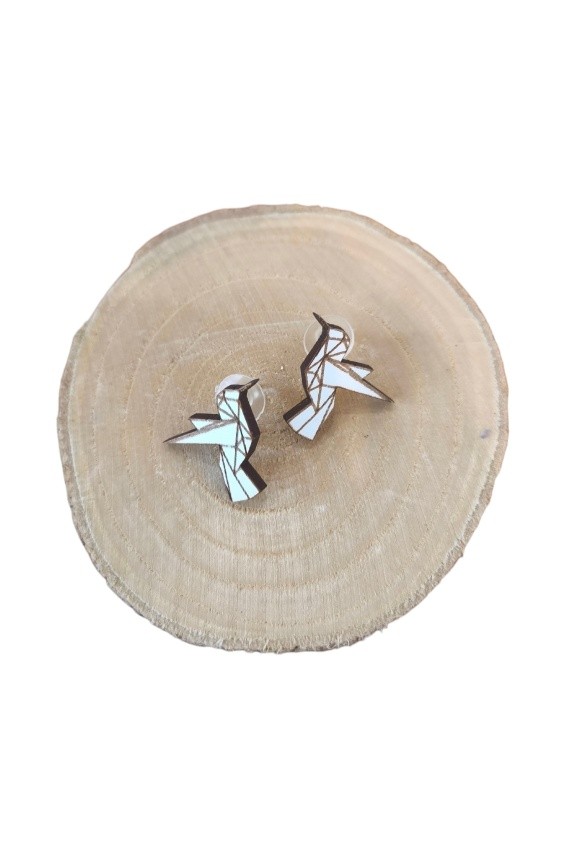 Pendientes de madera con diseño de colibrí geométrico de 2 cm, ligeros, artesanales y de estilo boho.