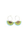 Pendientes de cuero tipo abanico con aro metálico y diseño artesanal boho en diferentes combinaciones de color.