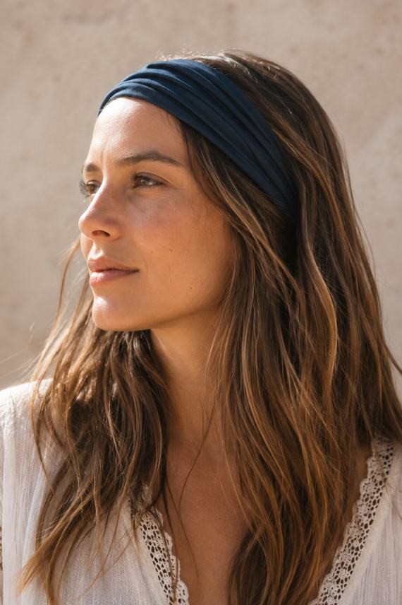 Cinta de pelo de algodón 100% negra con diseño anudado, diadema artesanal de estilo boho para mujer.