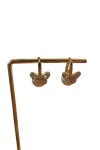 Pendientes de plata con perla natural y mariposa de circonitas, joya artesanal elegante disponible en acabado plata y dorado.