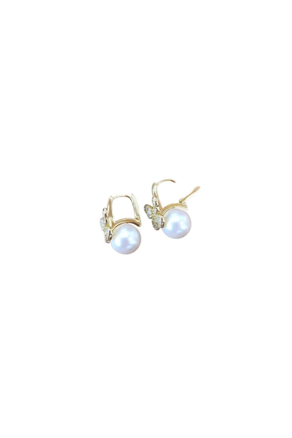 Pendientes de plata con perla natural y mariposa de circonitas, joya artesanal elegante disponible en acabado plata y dorado.
