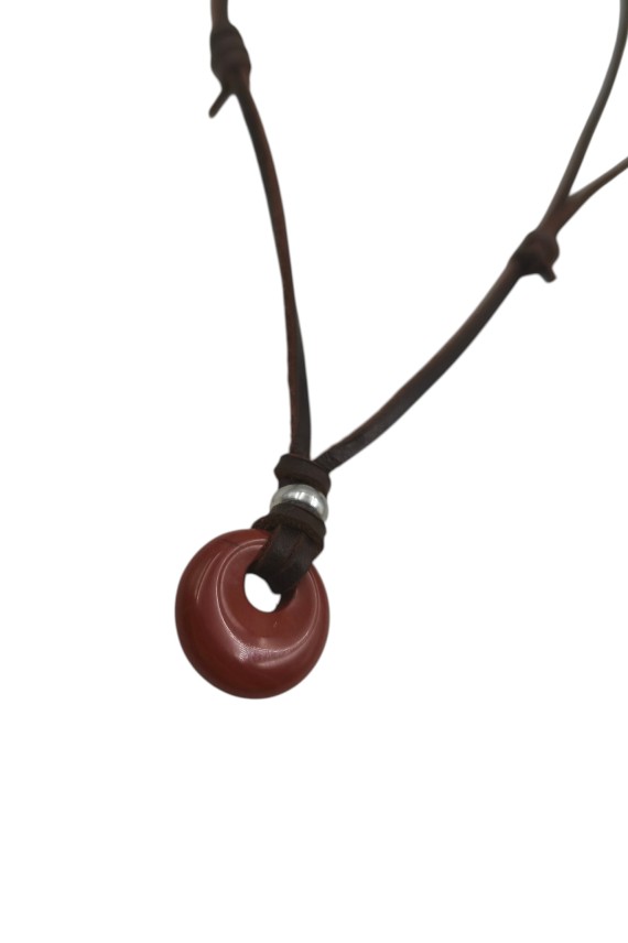Collar unisex de cuero con piedra natural en forma de aro, estilo boho.