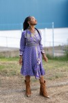 Vestido pareo midi estampado paisley azul y dorado con manga larga abullonada y cintura cruzada, estilo boho Samarkanda.