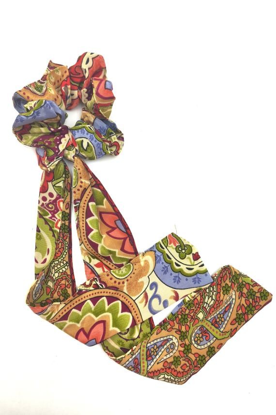 Coletero de seda estampada con lazo largo y diseño boho multicolor Samarkanda.