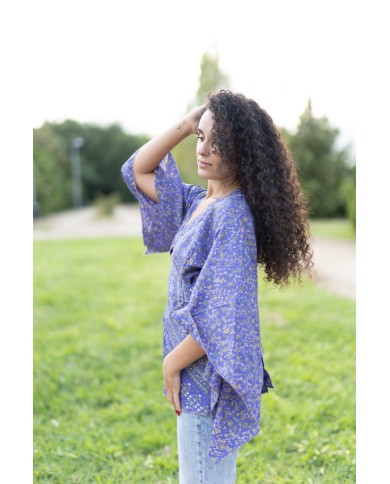 Blusa Boho Seda Azul Lavanda Estampada Manga Asimétrica