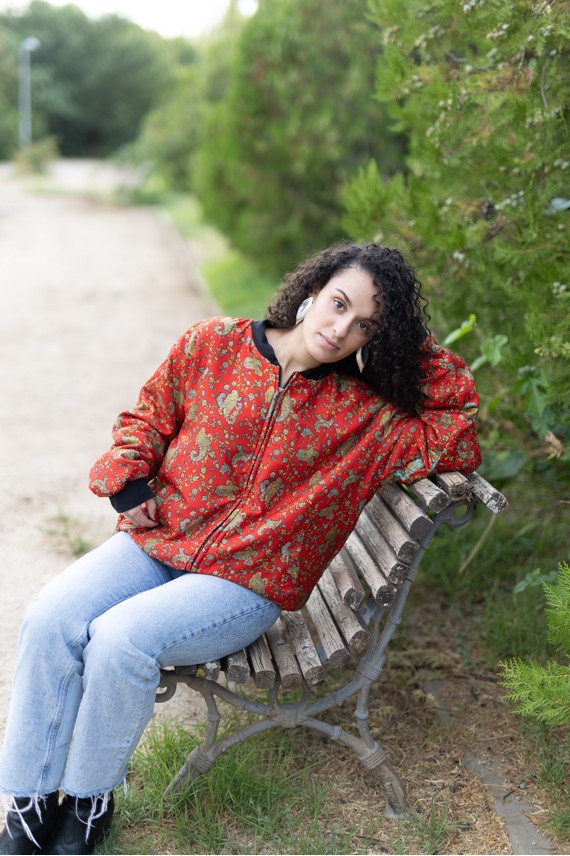 Chaqueta Bomber de Seda Roja Estampado Paisley Floral