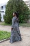 Vestido largo boho estilo sari con escote V, estampado ornamental y detalles de hilo dorado Samarkanda.
