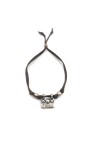 Pulsera Alma de cuero marrón con colgante metálico Salud y cuentas plateadas, diseño boho artesanal.
