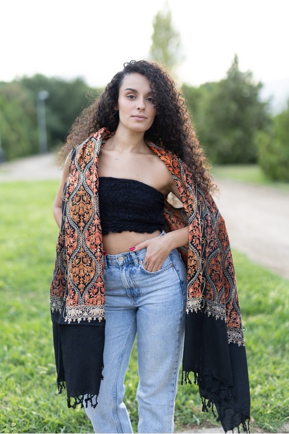 Chaleco Pashmina Arte Nómada Bordado con Flecos