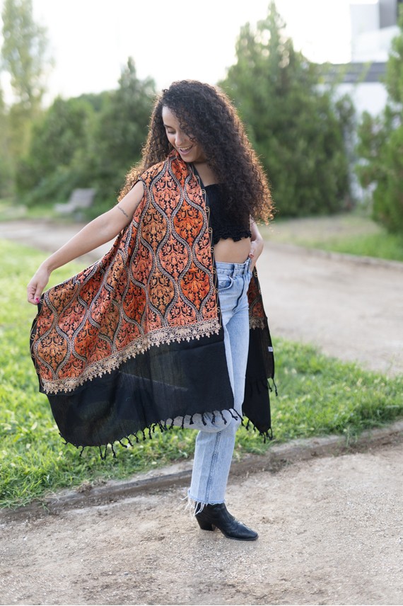 Chaleco Pashmina Arte Nómada Bordado con Flecos