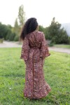 Vestido pareo largo paisley con hilos dorados y cinturón ajustable, vista trasera Samarkanda.