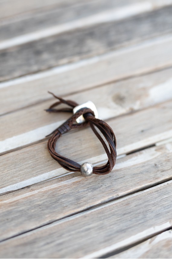 Pulsera Multitira Cuero con Bola de Zamak