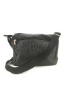 Bolso bandolera de algodón negro y gris con estampado cebra y bolsillo frontal con cremallera.