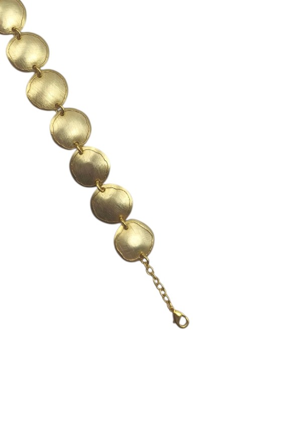 Pulsera dorada de círculos de latón con cadena extensible y cierre de mosquetón.