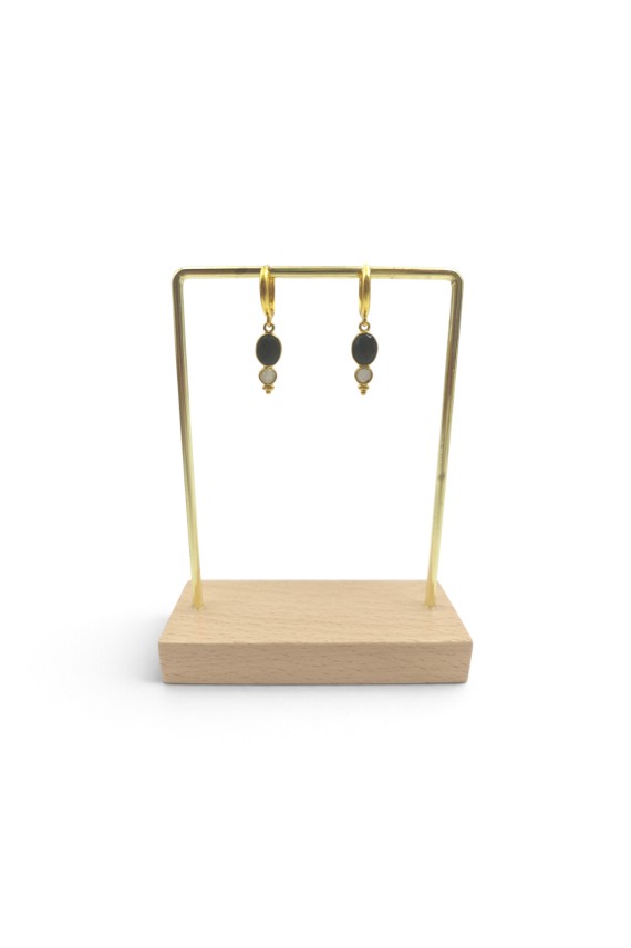 Pendientes de aro dorados con piedras naturales facetadas en negro y tonos claros, diseño colgante boho chic Samarkanda.