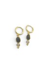 Pendientes de aro dorados con piedras naturales facetadas en negro y tonos claros, diseño colgante boho chic Samarkanda.