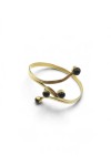 Brazalete dorado abierto con cuatro piedras naturales de ónix negro y diseño curvo boho chic Samarkanda.