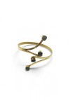 Brazalete dorado de diseño abierto con cuatro piedras naturales de labradorita gris y estilo boho chic.