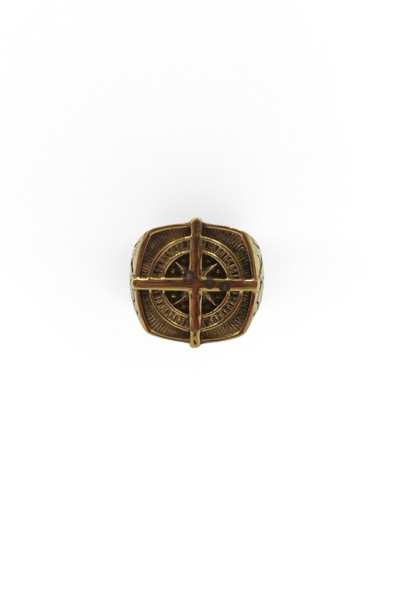 Anillo sello dorado envejecido con brújula en relieve y frontal cuadrado, joya de inspiración étnica Samarkanda.