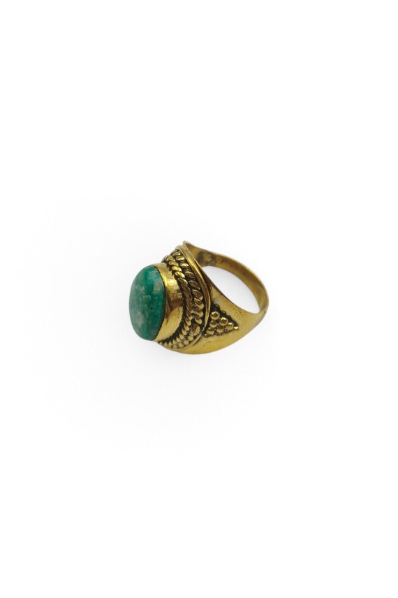 Anillo dorado con turquesa natural ovalada verde azulada, marco trenzado y detalles étnicos de Samarkanda.