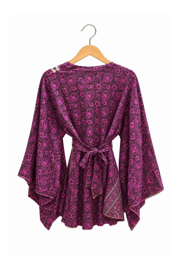 Blusa boho de seda morada y fucsia con estampado floral y paisley, escote en V y mangas kimono asimétricas, Samarkanda